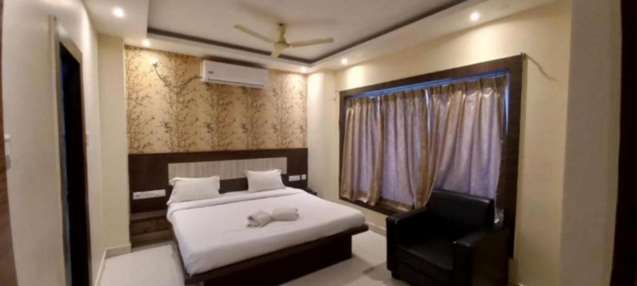 Goroomgo Town Hotel 3*
